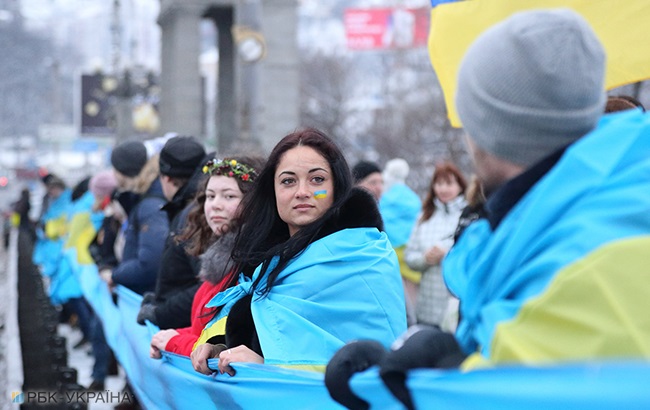 День Соборности: украинцы создали &quot;живую цепь&quot; и развернули национальный флаг (яркий фоторепортаж)